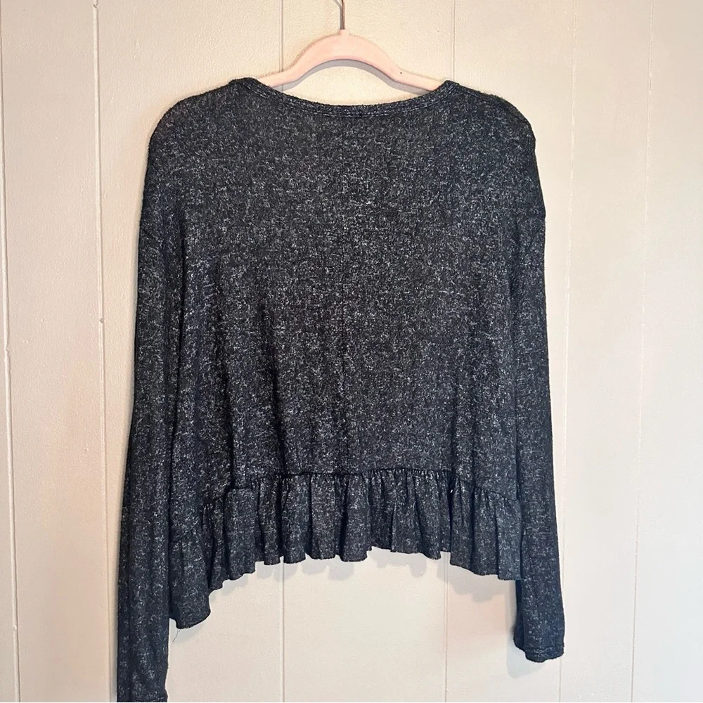 Olivia Rae Long Sleeve Top With Ruffle Detail Size Medium - Picture 3 of 5